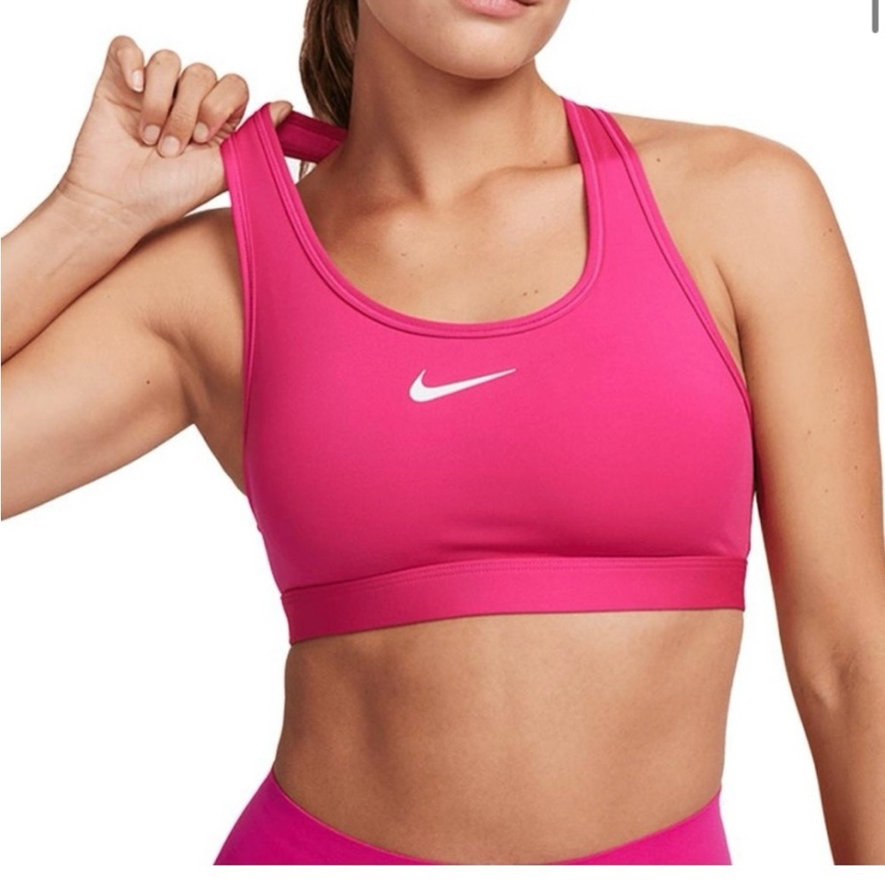 Nike Women's Swoosh Light Support Non-Padded Sports Bra